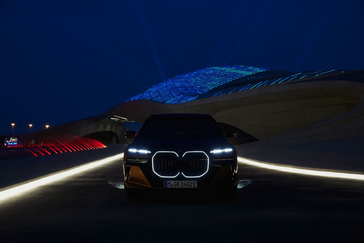 2024 BMW i7 M70 xDrive exterior front end lighting detail at night
