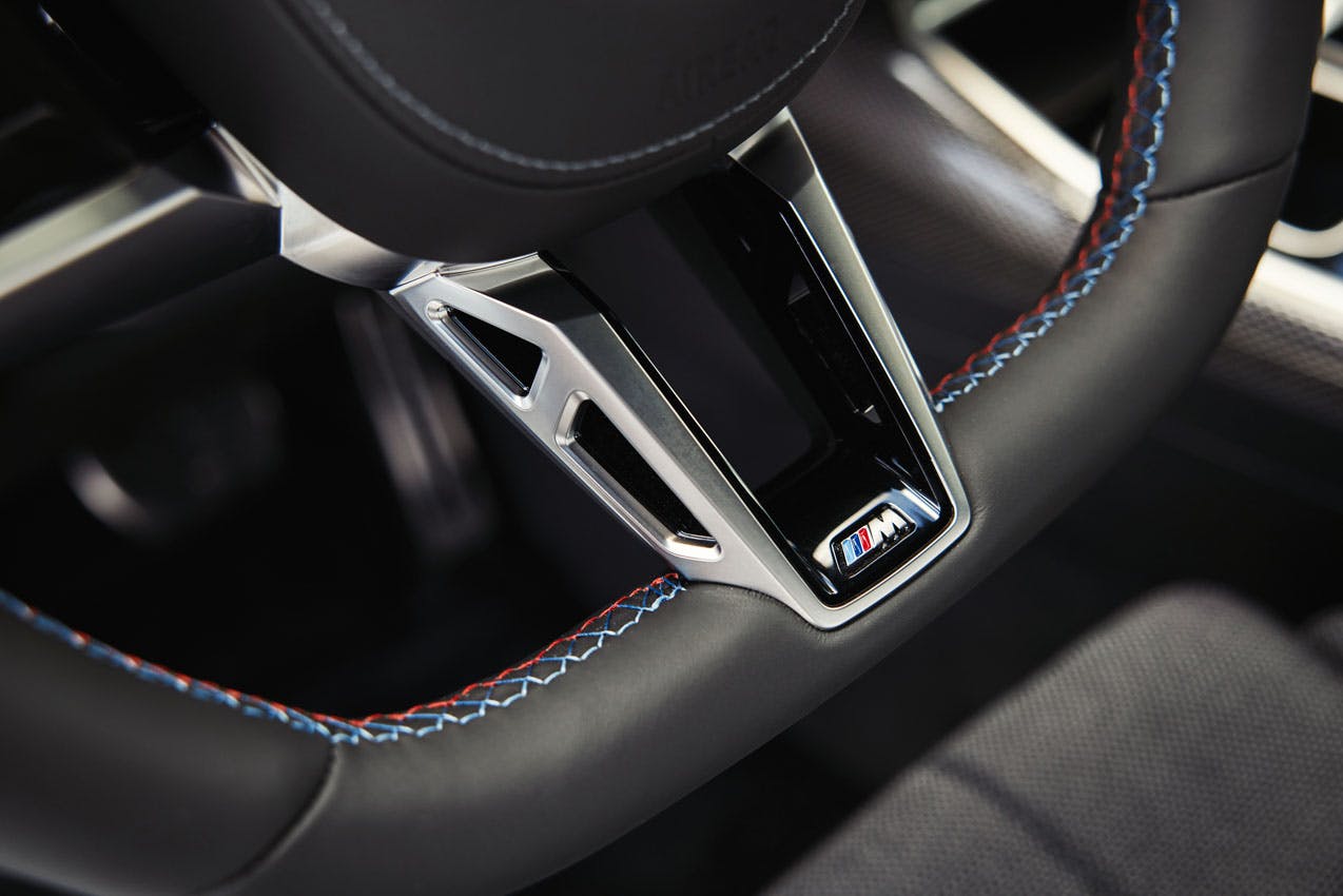 2024 BMW i7 M70 xDrive interior steering wheel detail
