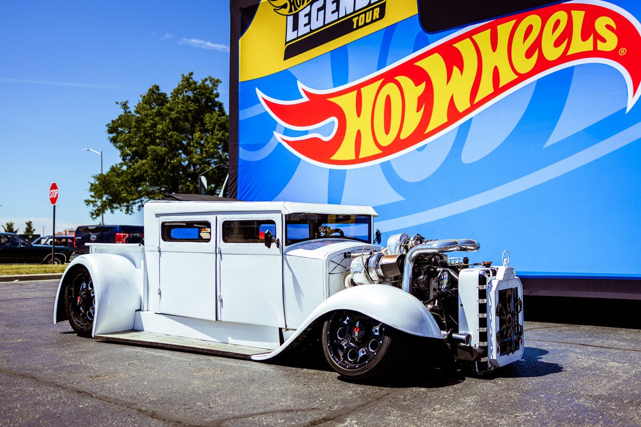 Hot Wheels Legends Tour Slammed white classic pickup