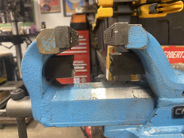 vise jaws w/pipe jaws
