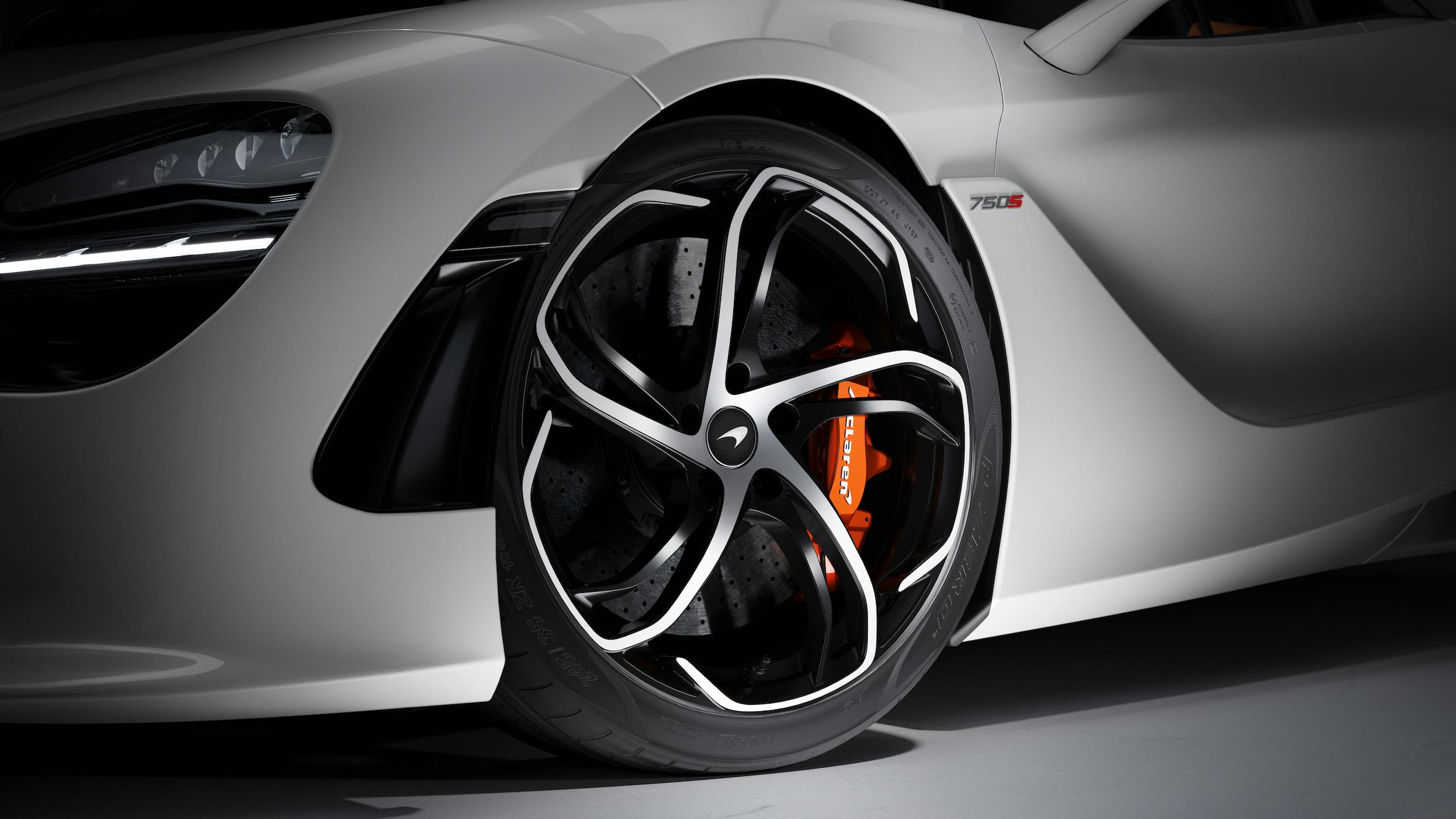 McLaren 750S Spider wheel tire