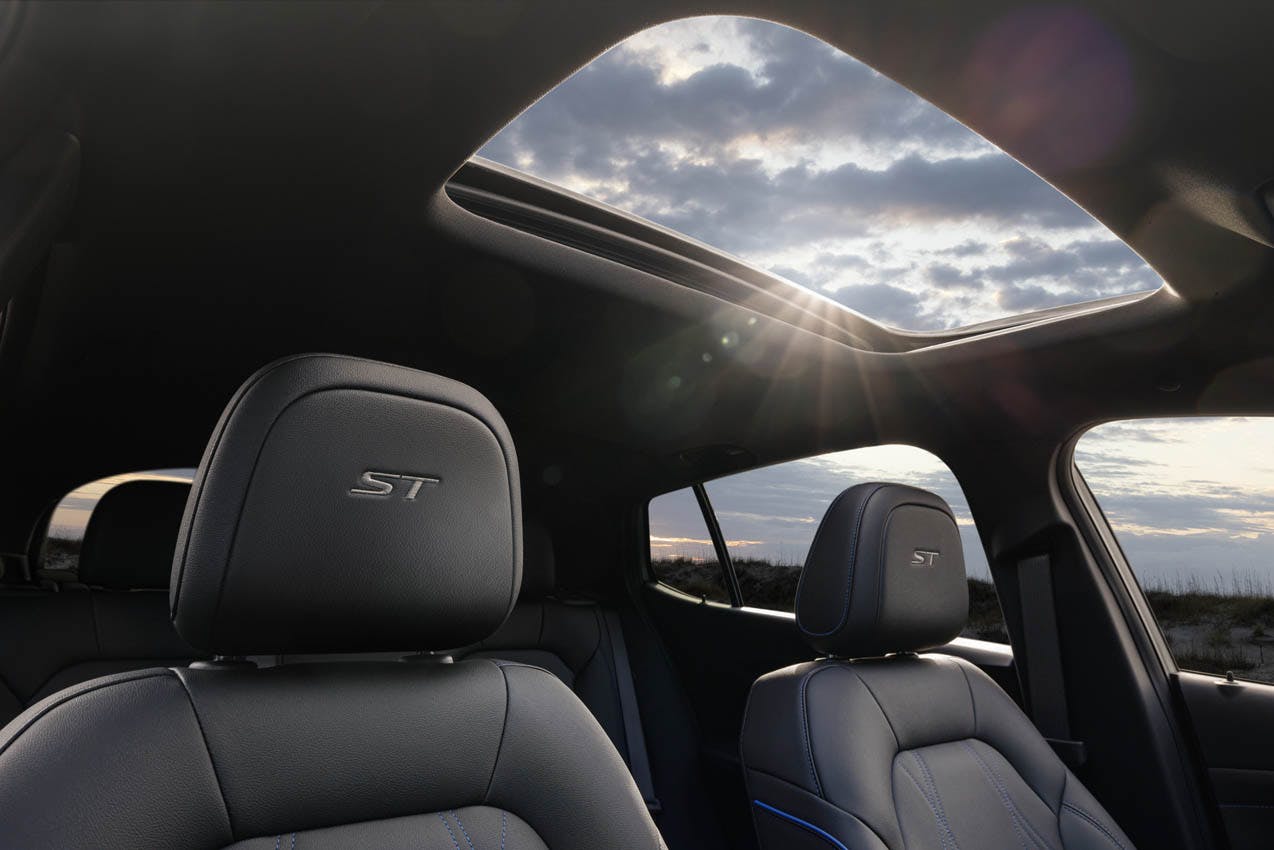 2024 Buick Envista ST interior sunroof