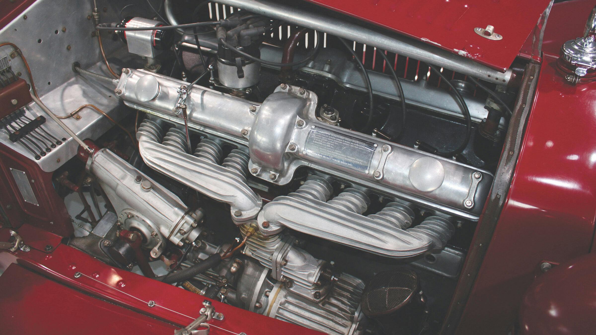 1933-ALFA-ROMEO-8C engine