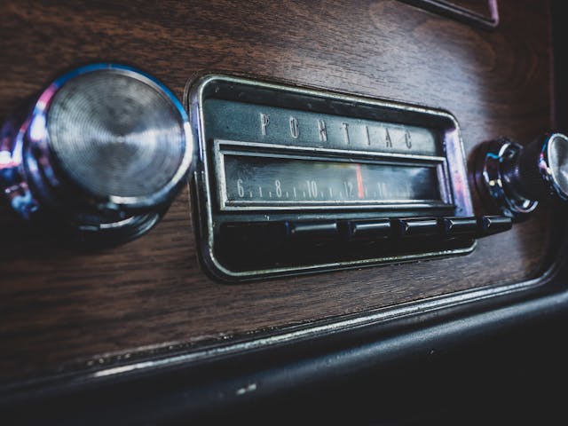 1967 Pontiac GTO radio detail
