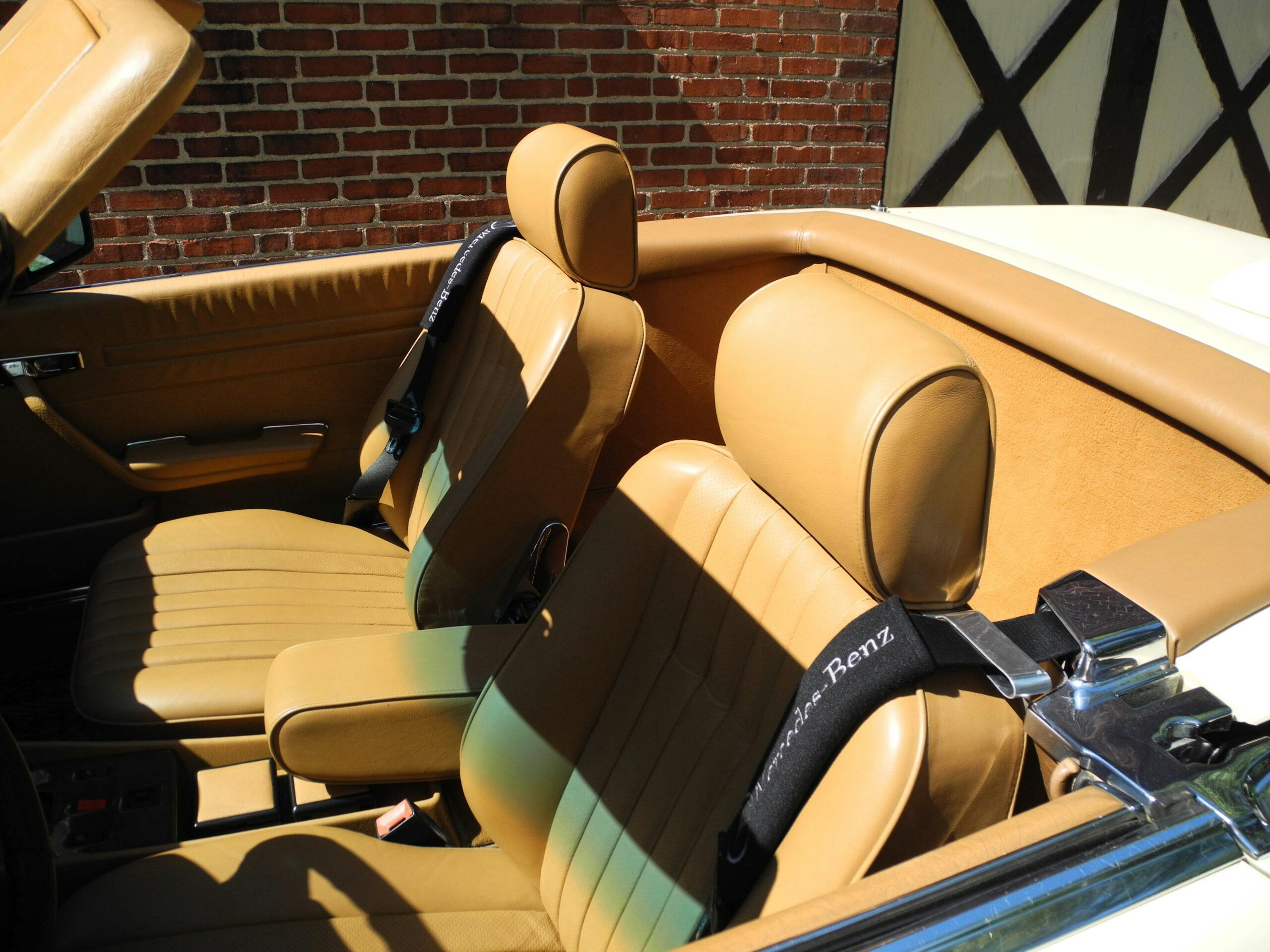 1986 Mercedes-Benz 560SL interior leather seats