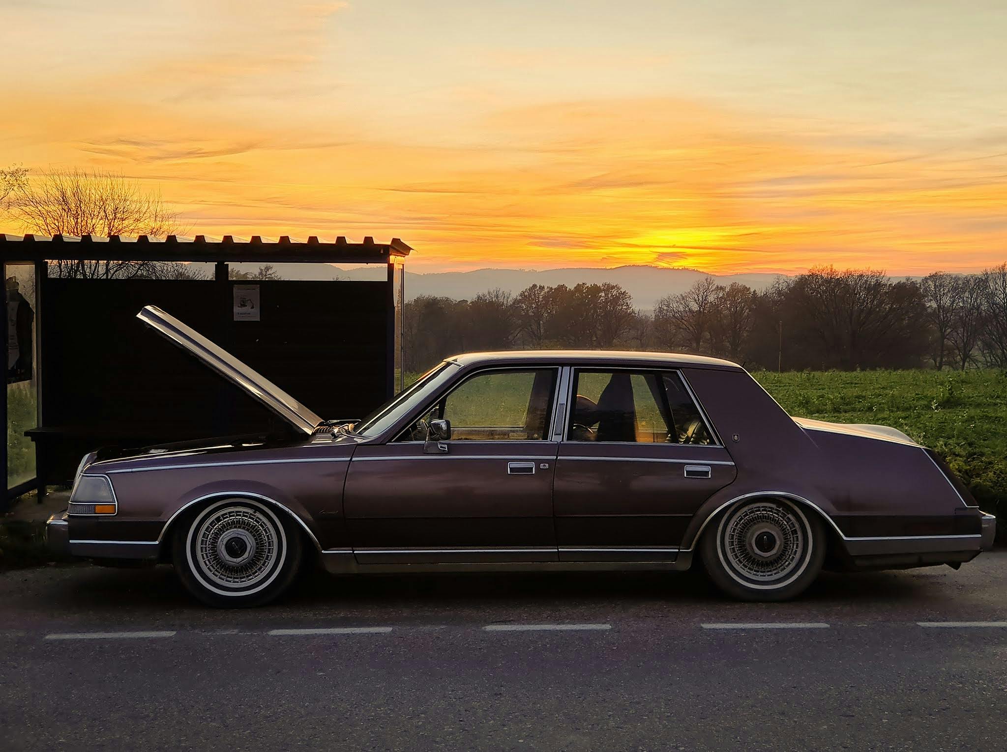 1987-Lincoln-Continental-prague sunset hood up