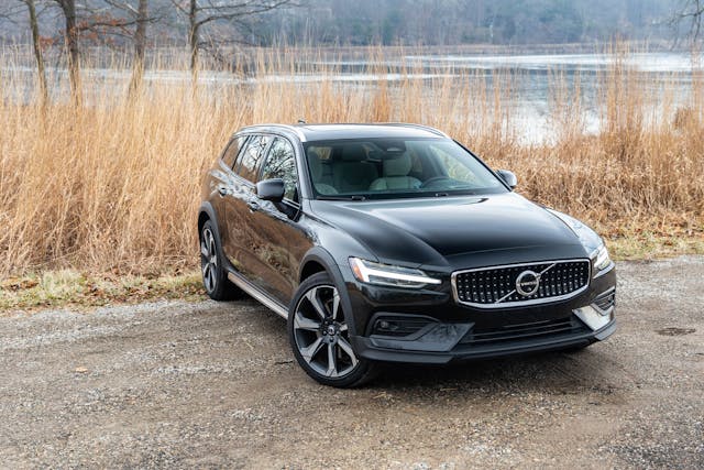 2023 Volvo V60 Cross Country high angle front three quarter