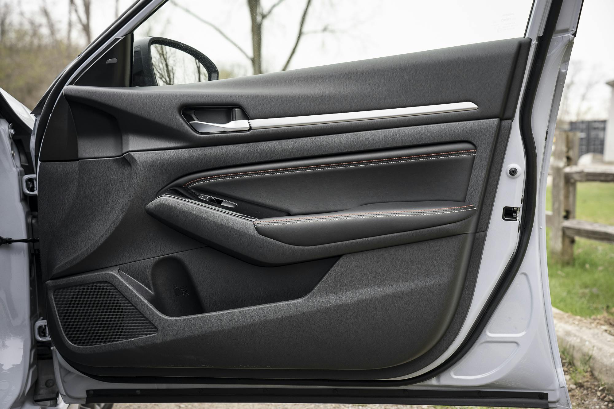 2023 Nissan Altima SR interior door panel