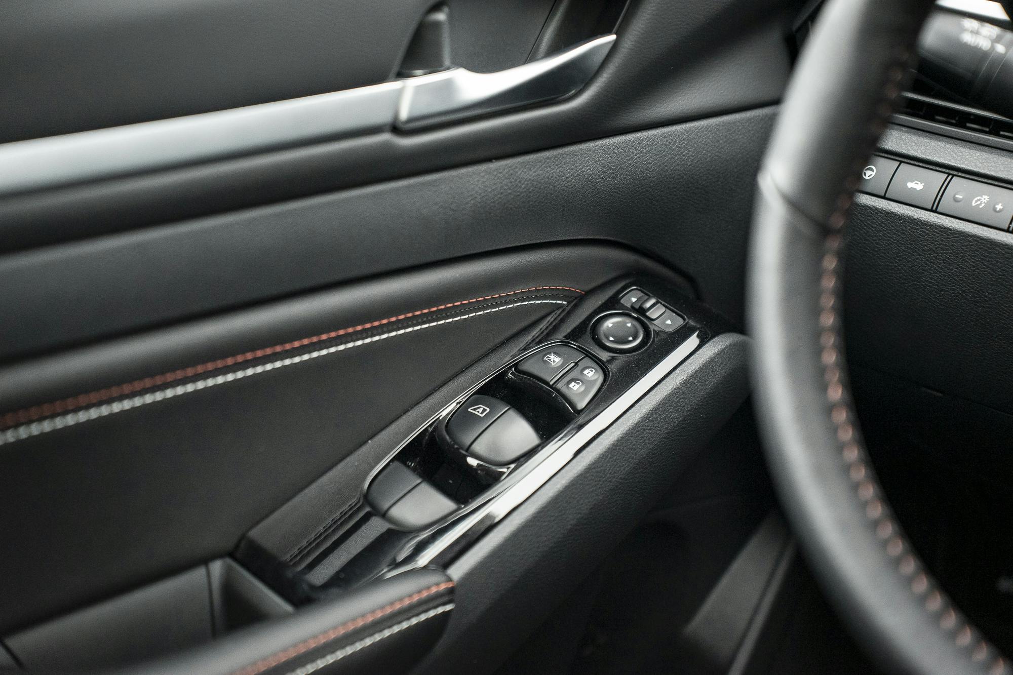 2023 Nissan Altima SR interior door panel controls