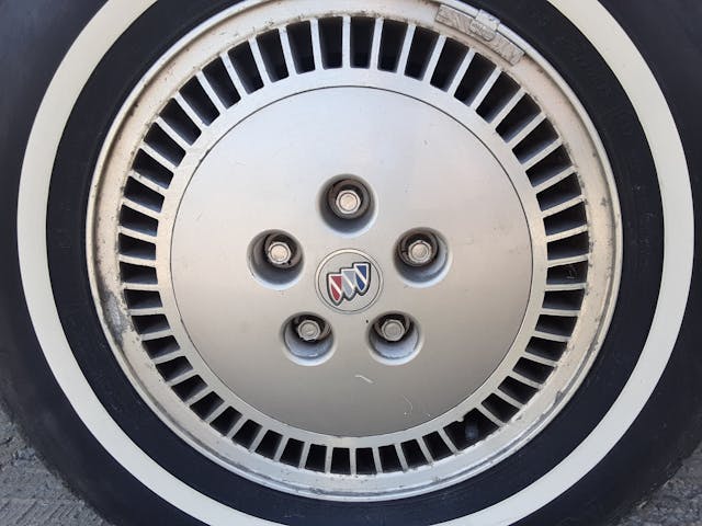 1996 Buick Park Avenue Ultra wheel