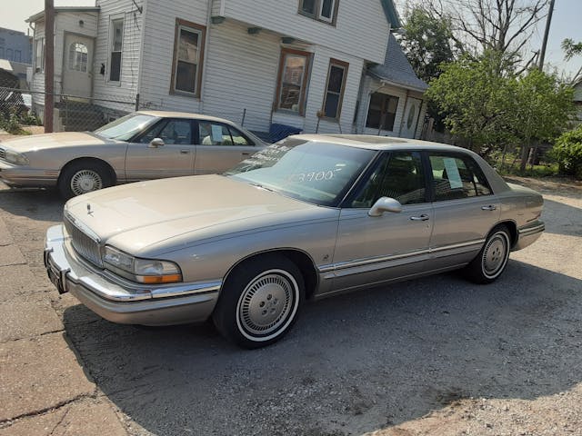 1996 Buick Park Avenue Ultra front three quarter