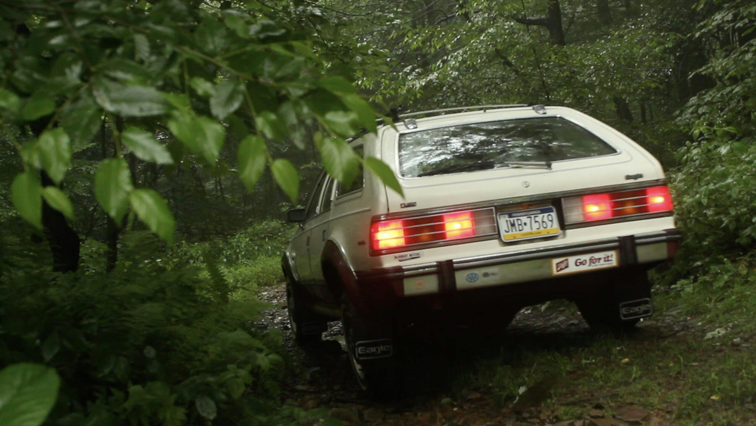 1986 AMC Eagle off road descent in the forest