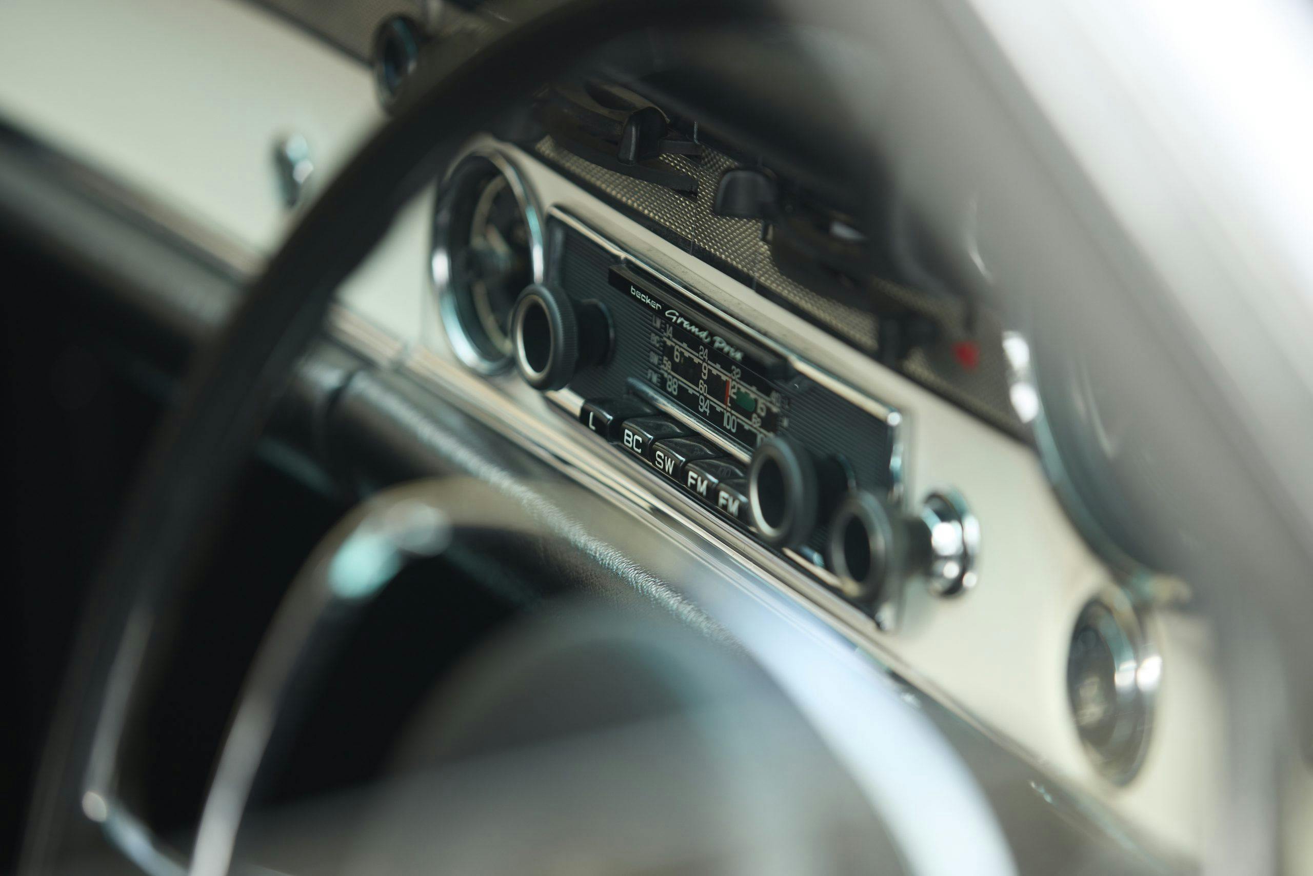 Mercedes Benz Pogoda interior radio