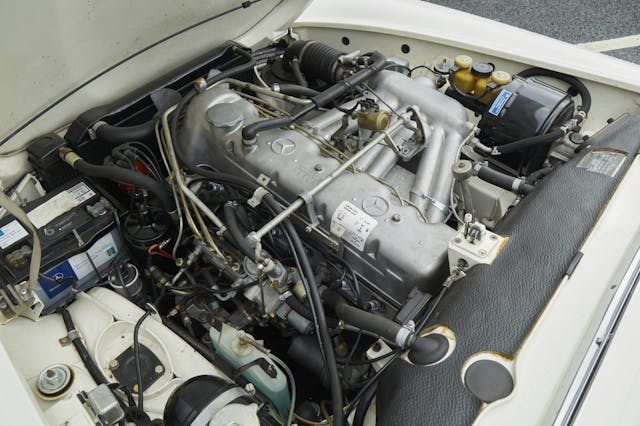Mercedes Benz Pogoda engine bay