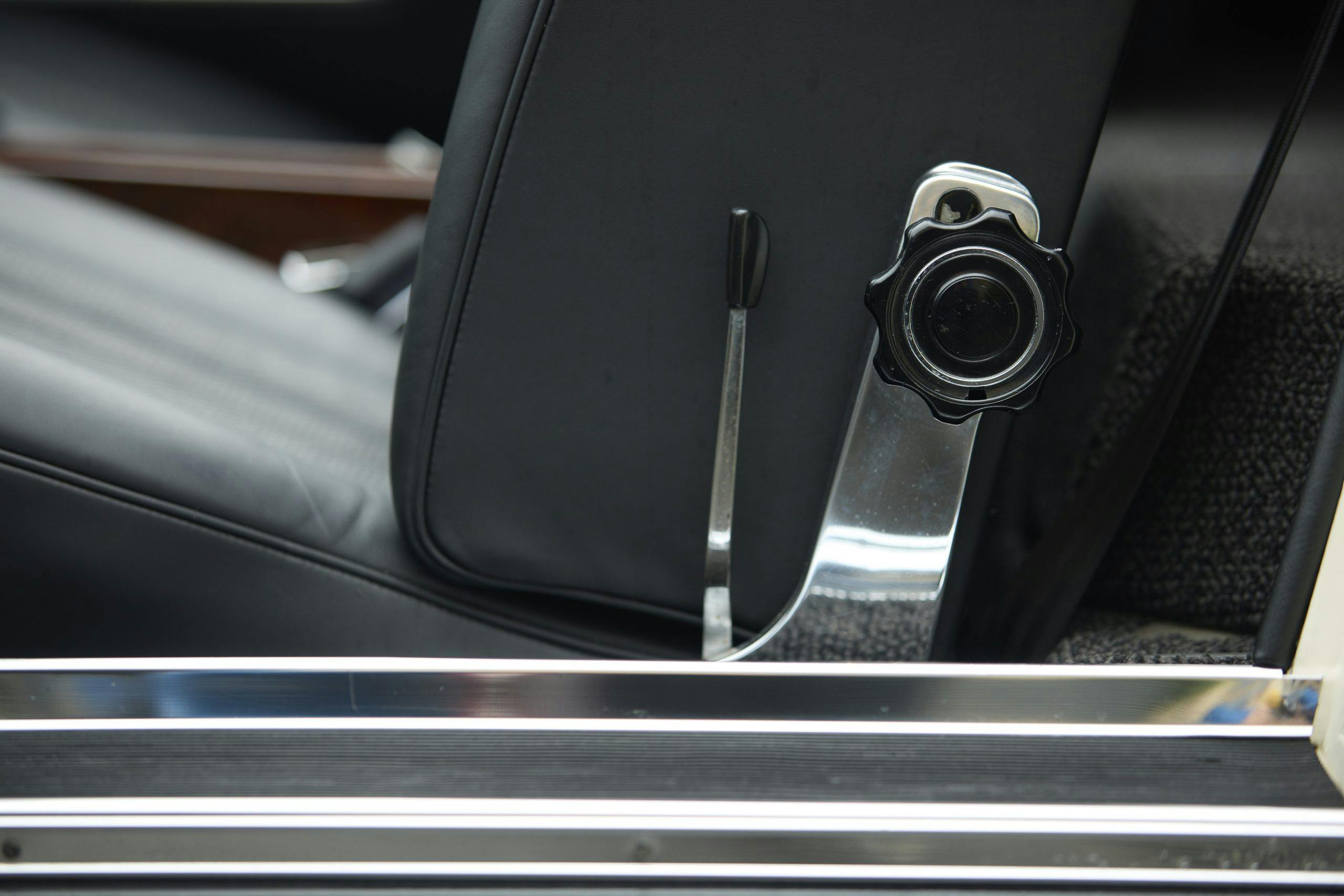 Mercedes Benz Pogoda seat adjustment