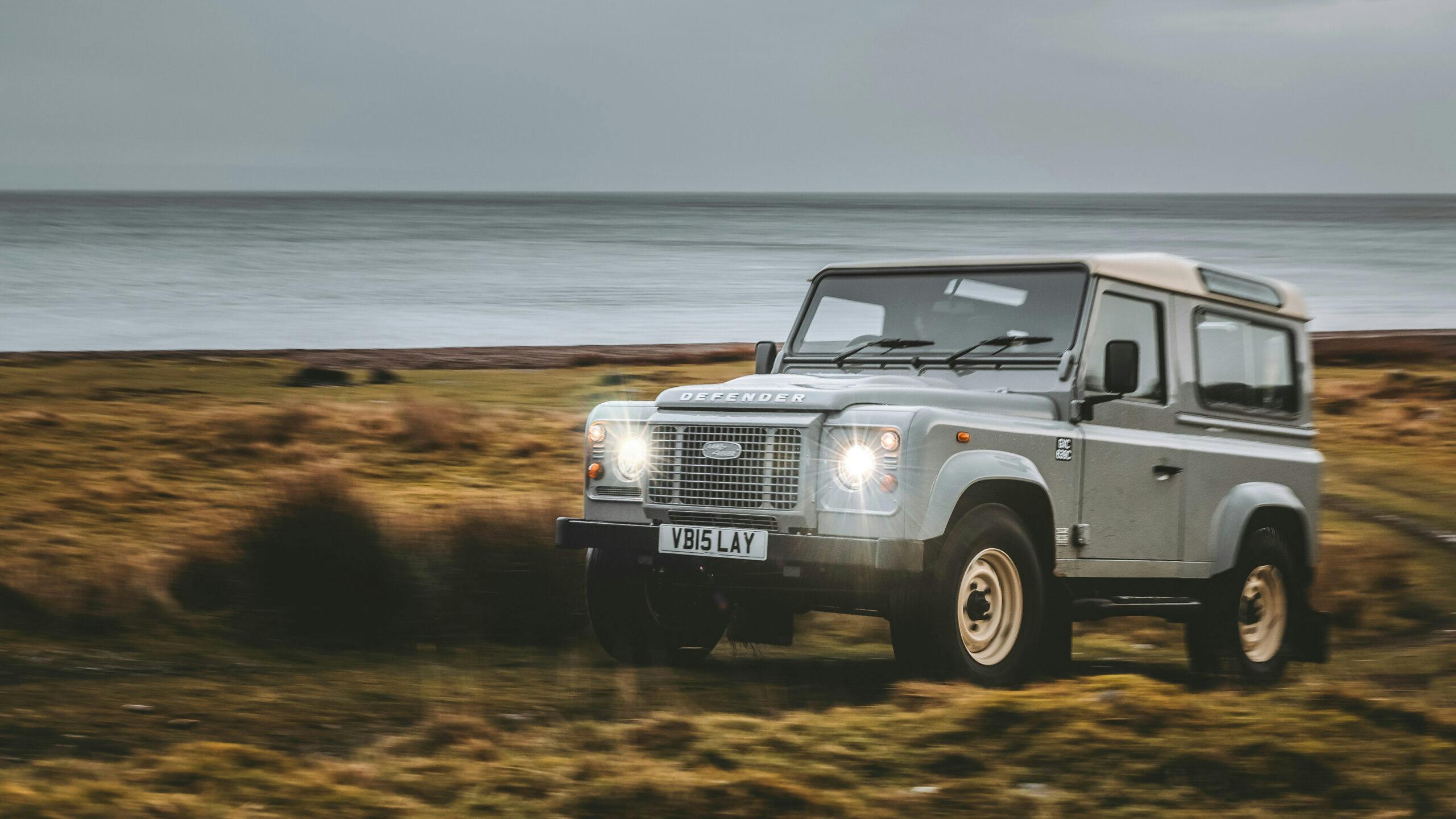 LAND ROVER CLASSIC DEFENDER WORKS V8 ISLAY EDITION 24_0
