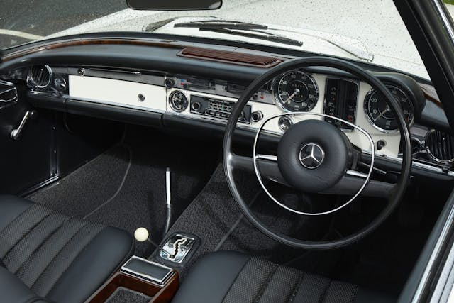 Mercedes Benz Pogoda interior high angle