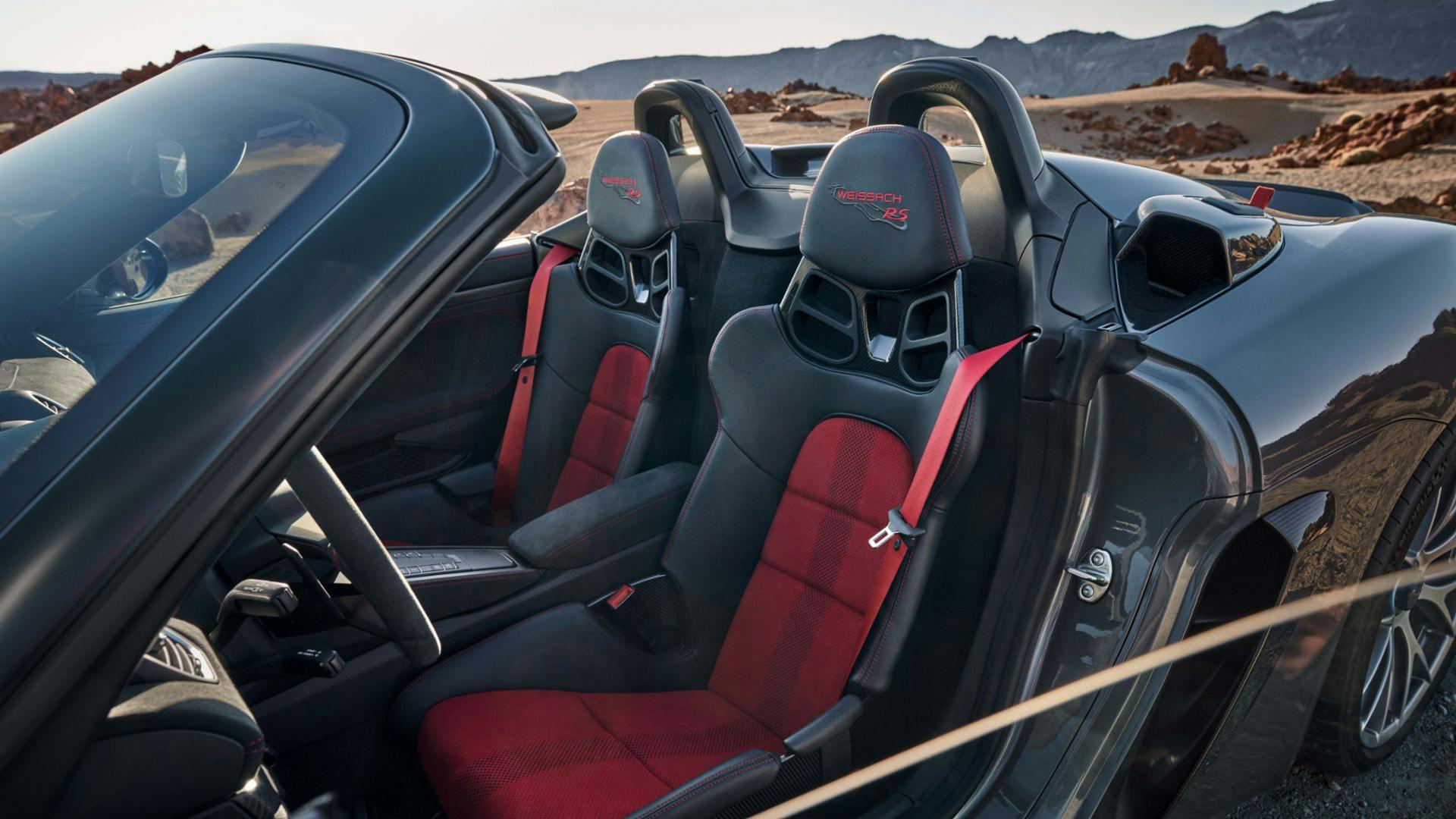 Porsche 718 Spyder RS interior seats