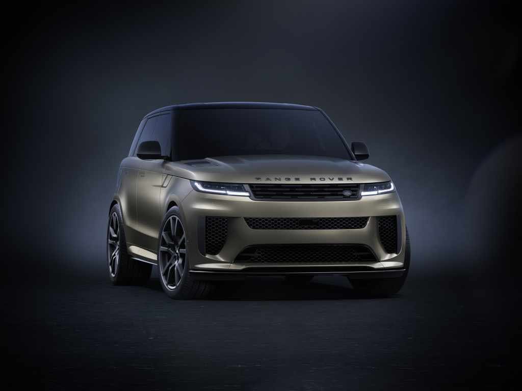 2024 Range Rover Sport SV front