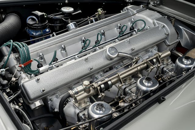 aston-martin-db5-goldfinger engine