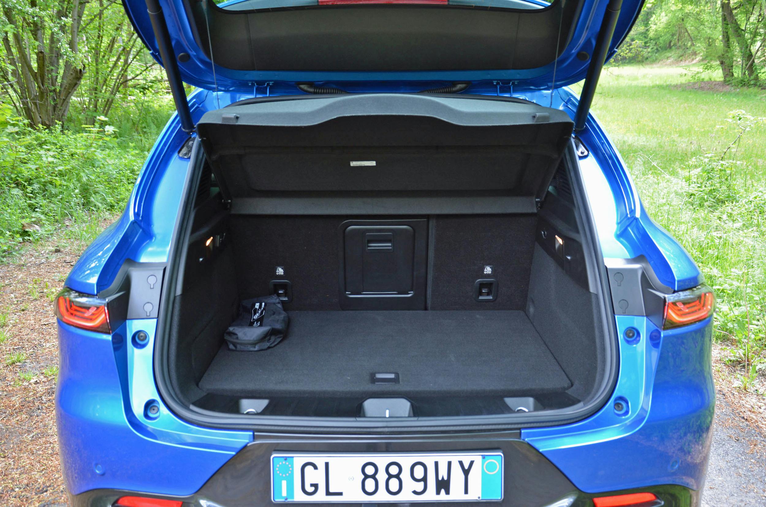 2024 Alfa Romeo Tonale rear trunk