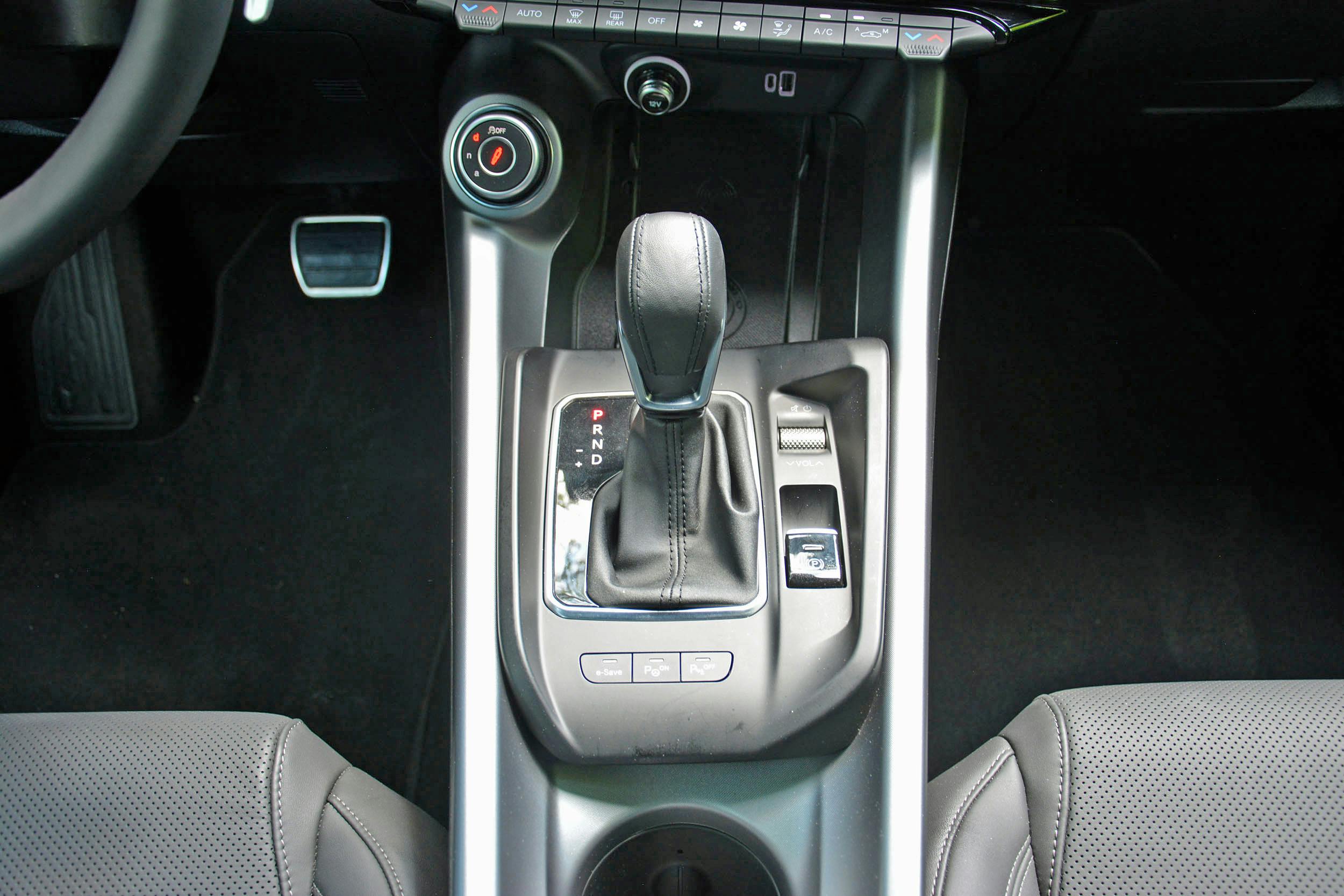 2024 Alfa Romeo Tonale interior center console