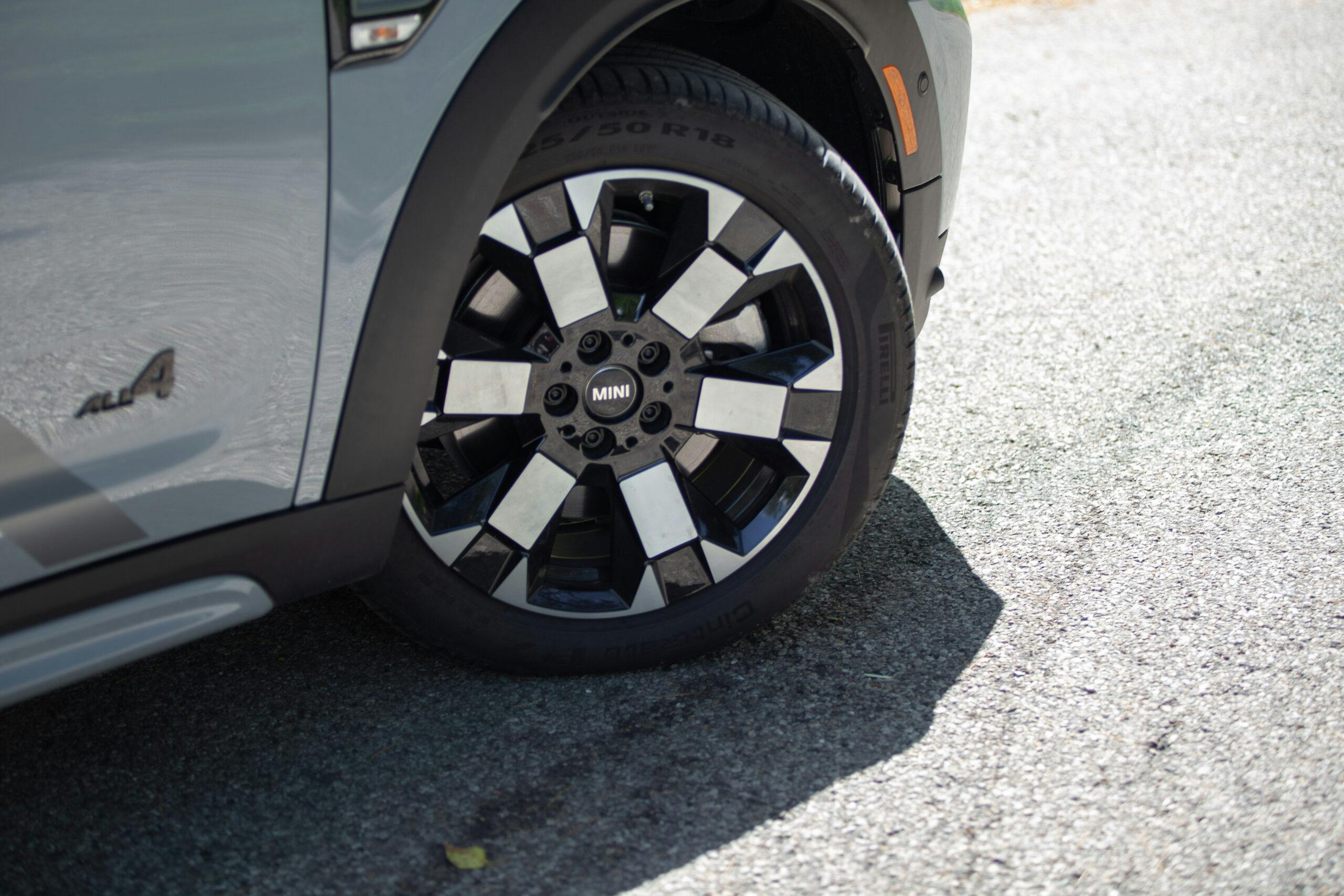 2023 Mini Cooper S Countryman All4 Untamed wheel tire