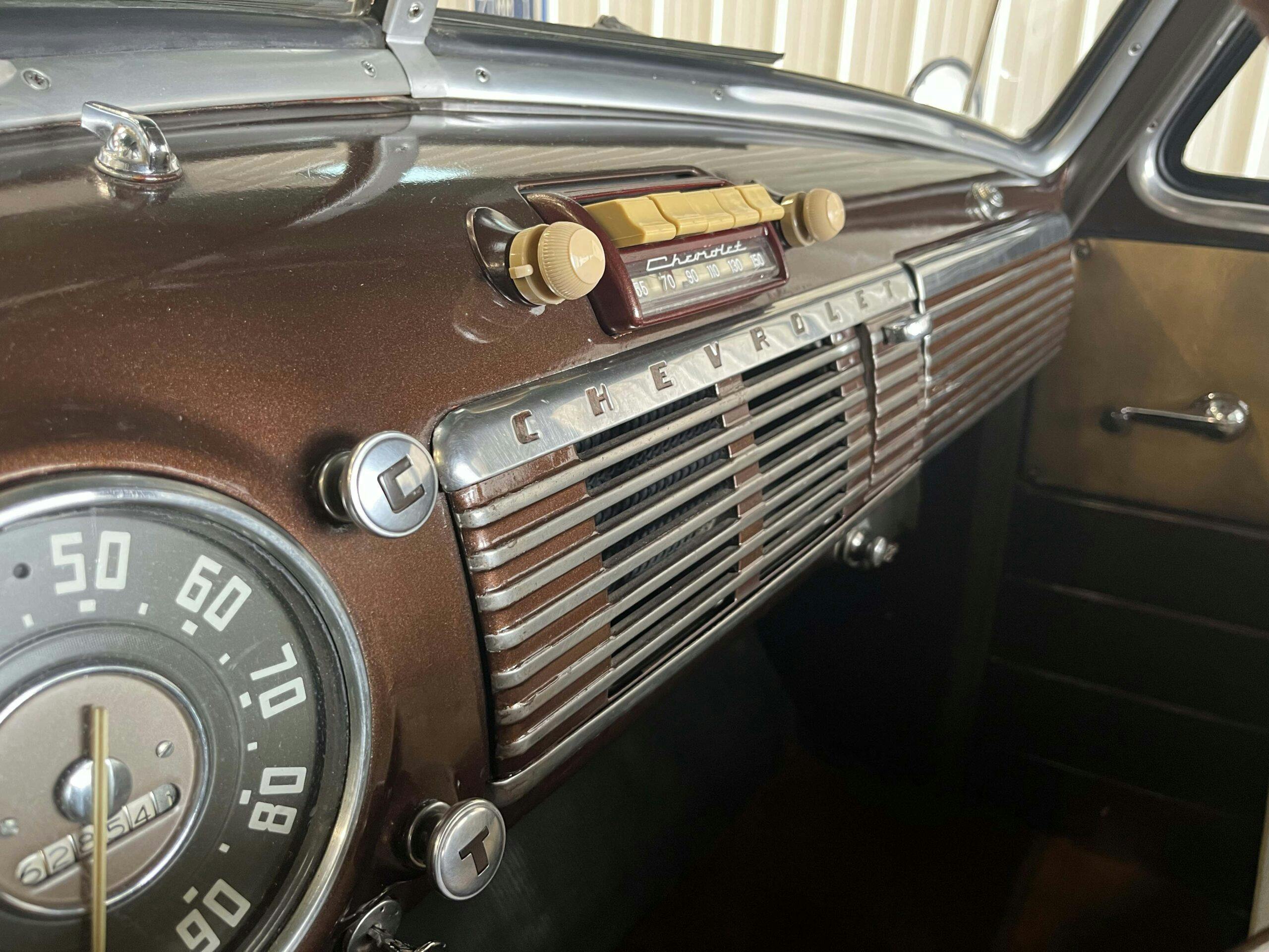 1952 Chevrolet Pickup radio dash