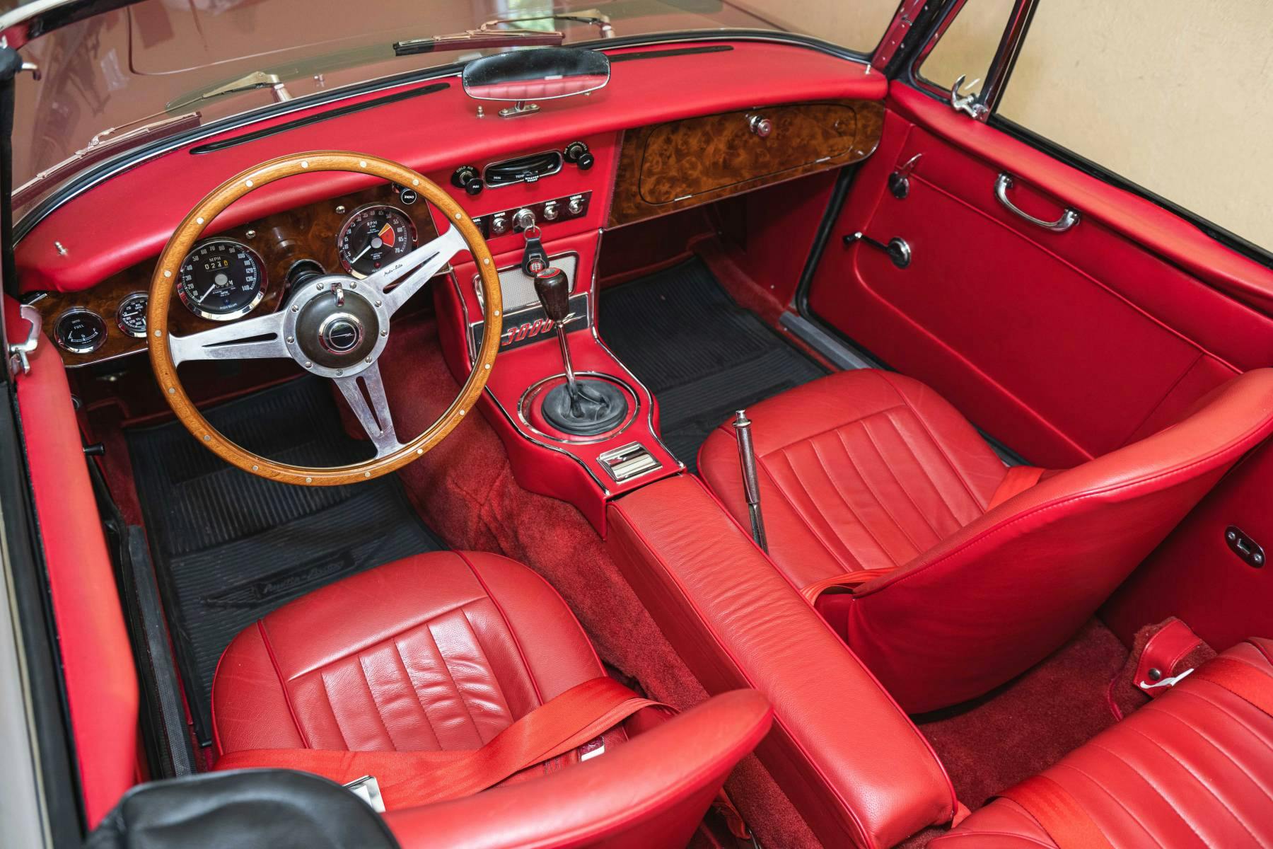 1967-Austin-Healey-3000-BJ8-MKIII-interior-3