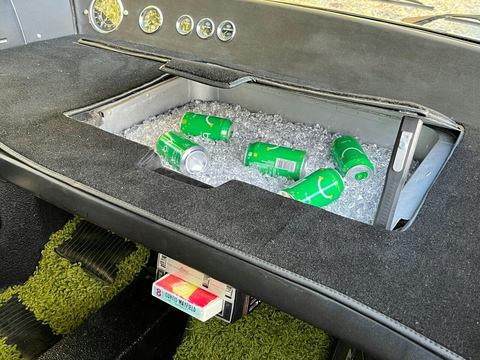 1971 Volkswagen Bus drink ice box