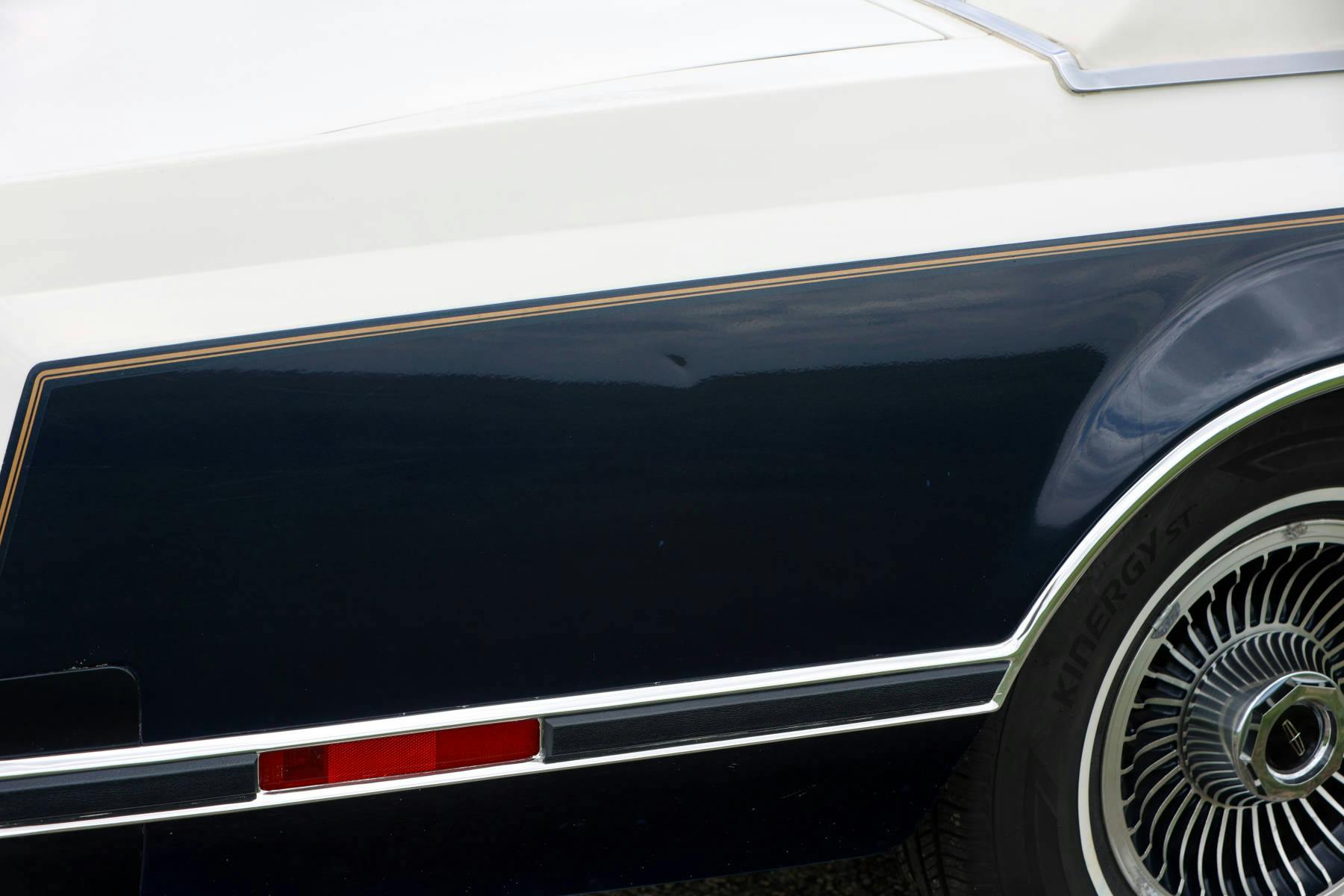 1979-Lincoln-Continental-Mark-V-Bill-Blass-Edition-rear-quarter-panel-dent