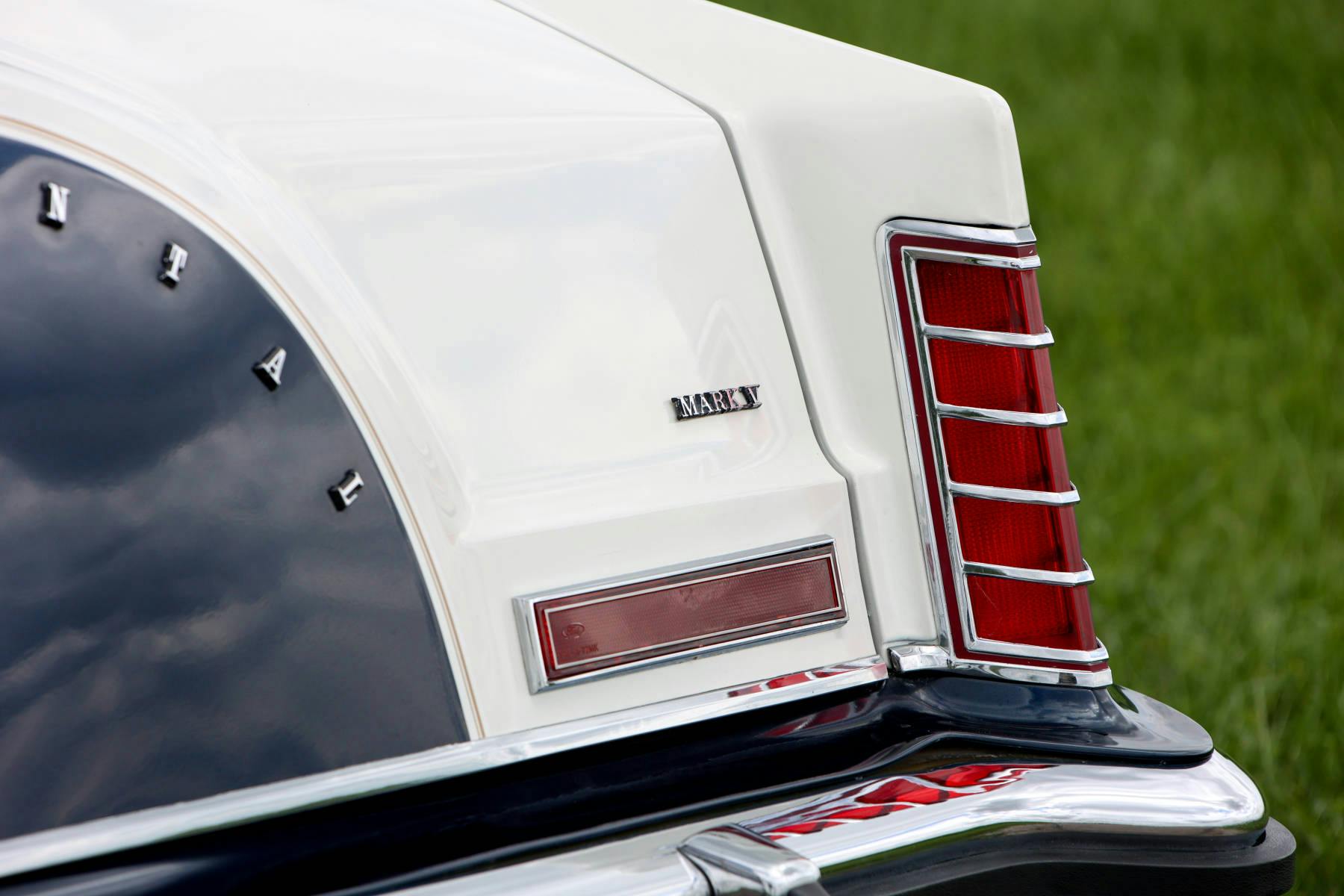1979-Lincoln-Continental-Mark-V-Bill-Blass-Edition-taillight-detail