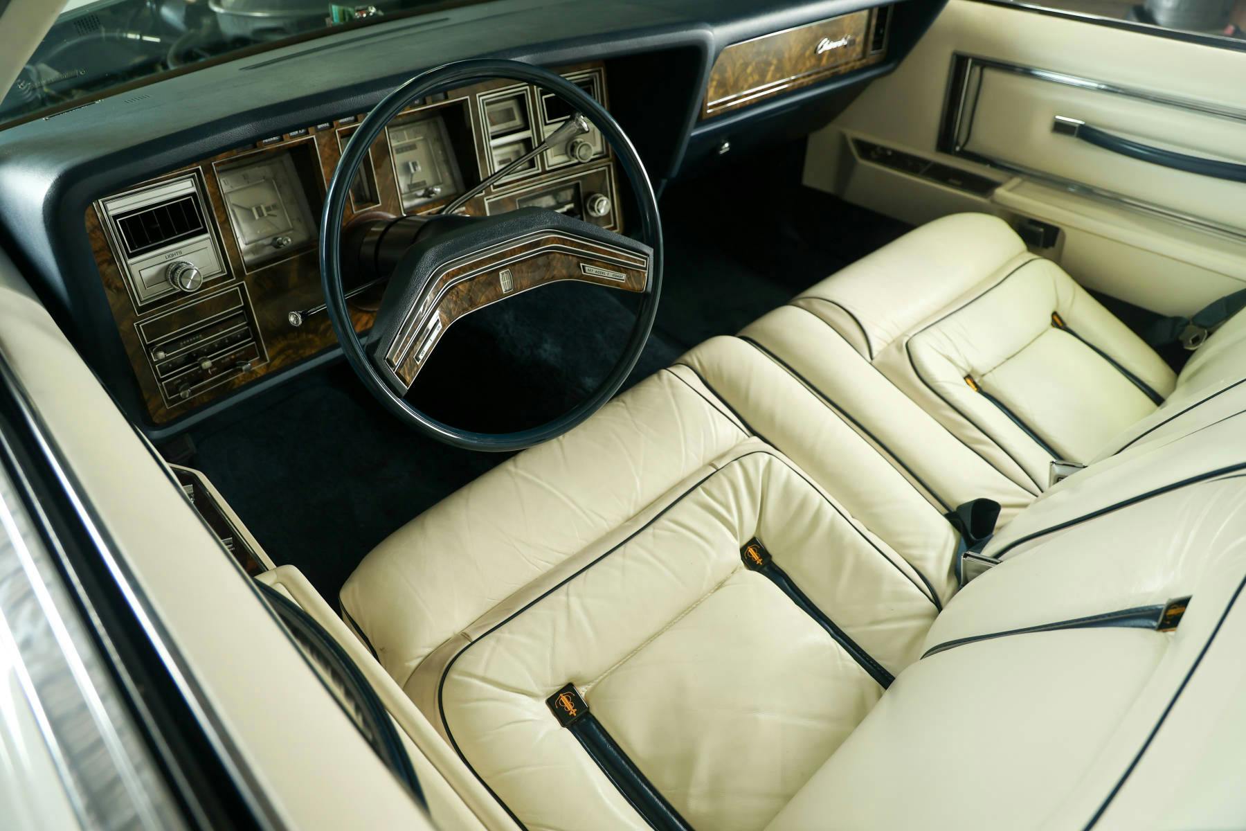 1979-Lincoln-Continental-Mark-V-Bill-Blass-Edition-interior-front
