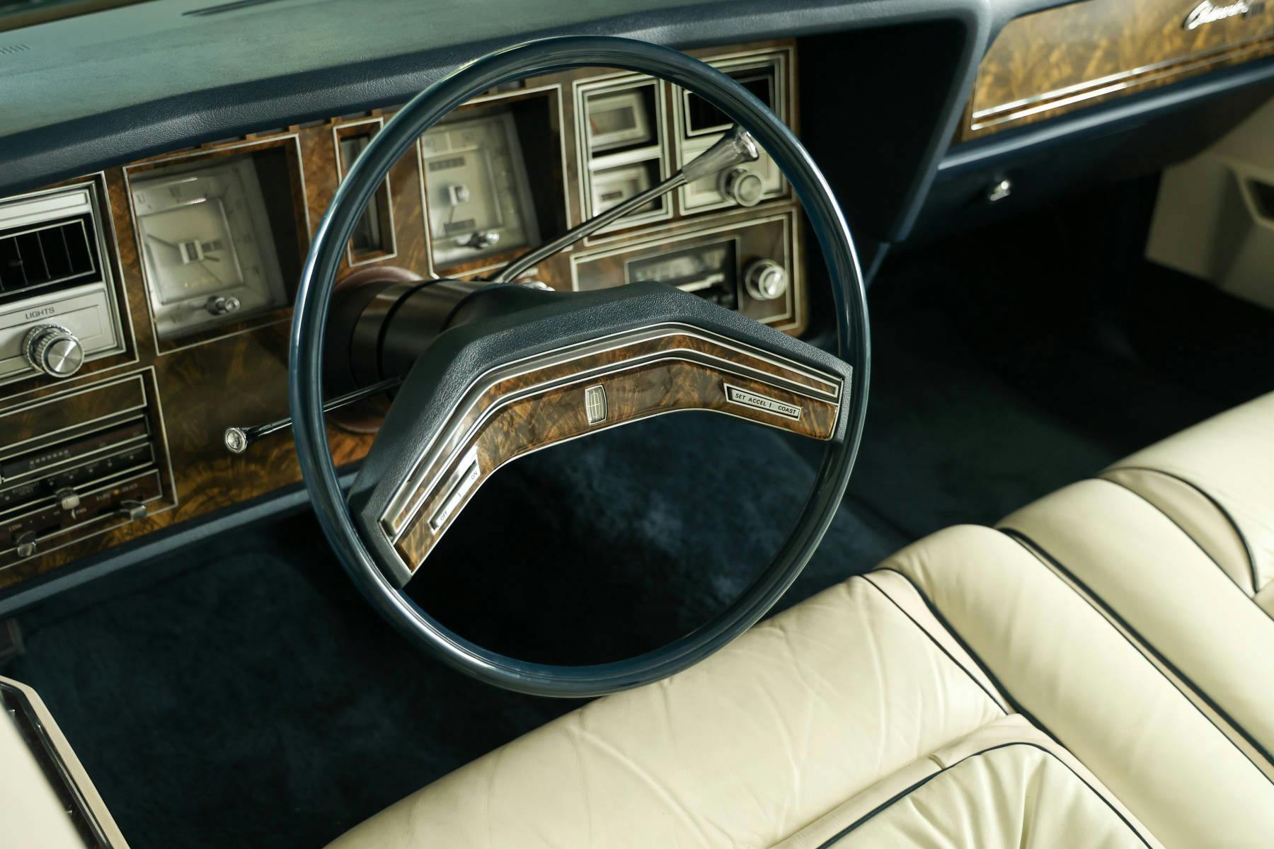 1979-Lincoln-Continental-Mark-V-Bill-Blass-Edition-steering-wheel