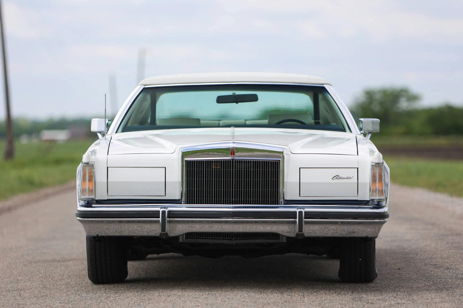 1979-Lincoln-Continental-Mark-V-Bill-Blass-Edition-front-view