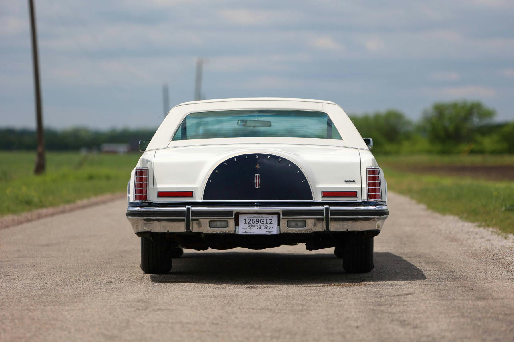 1979-Lincoln-Continental-Mark-V-Bill-Blass-Edition-rear-view