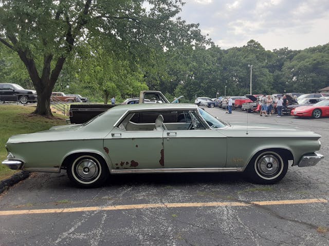 1964 Chrysler New Yorker side profile