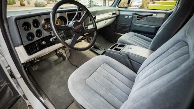 Chevrolet Blazer 4x4 interior
