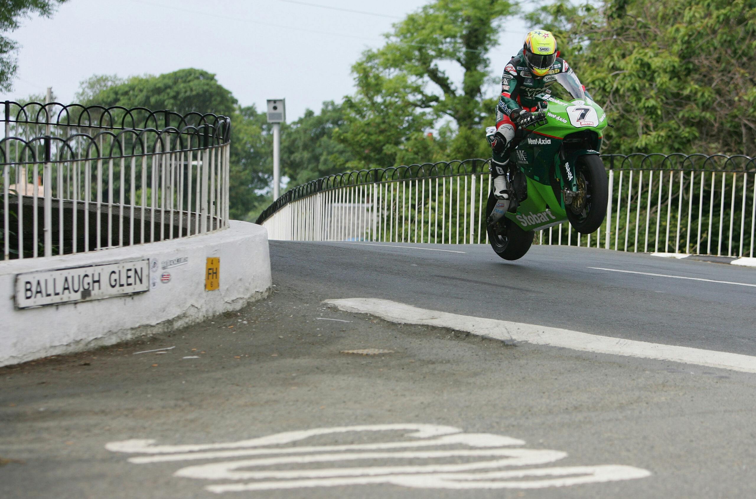 4 stats that show the insanity of the Isle of Man TT - Hagerty Media