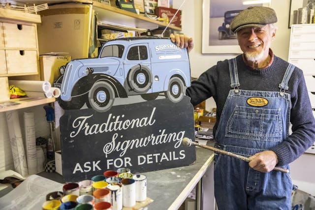 Vintage auto signwriter Terry Smith traditional signwriting