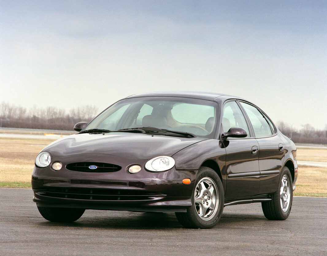 Ford's well-contoured '96 Taurus had two fatal flaws - Hagerty Media