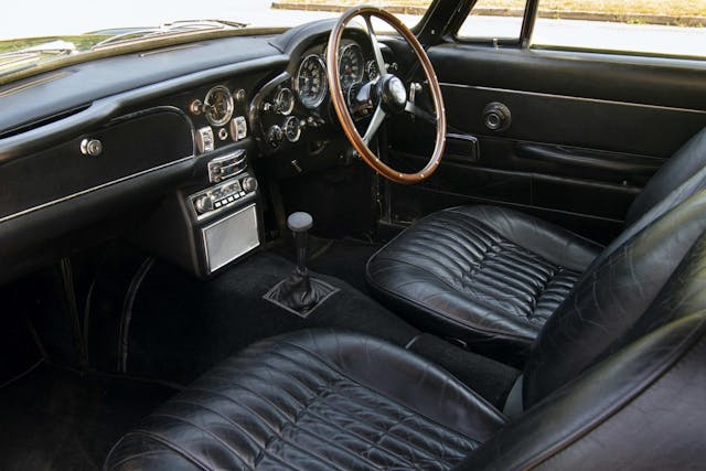 1970-Aston-Martin-DB6-Mk-2 interior