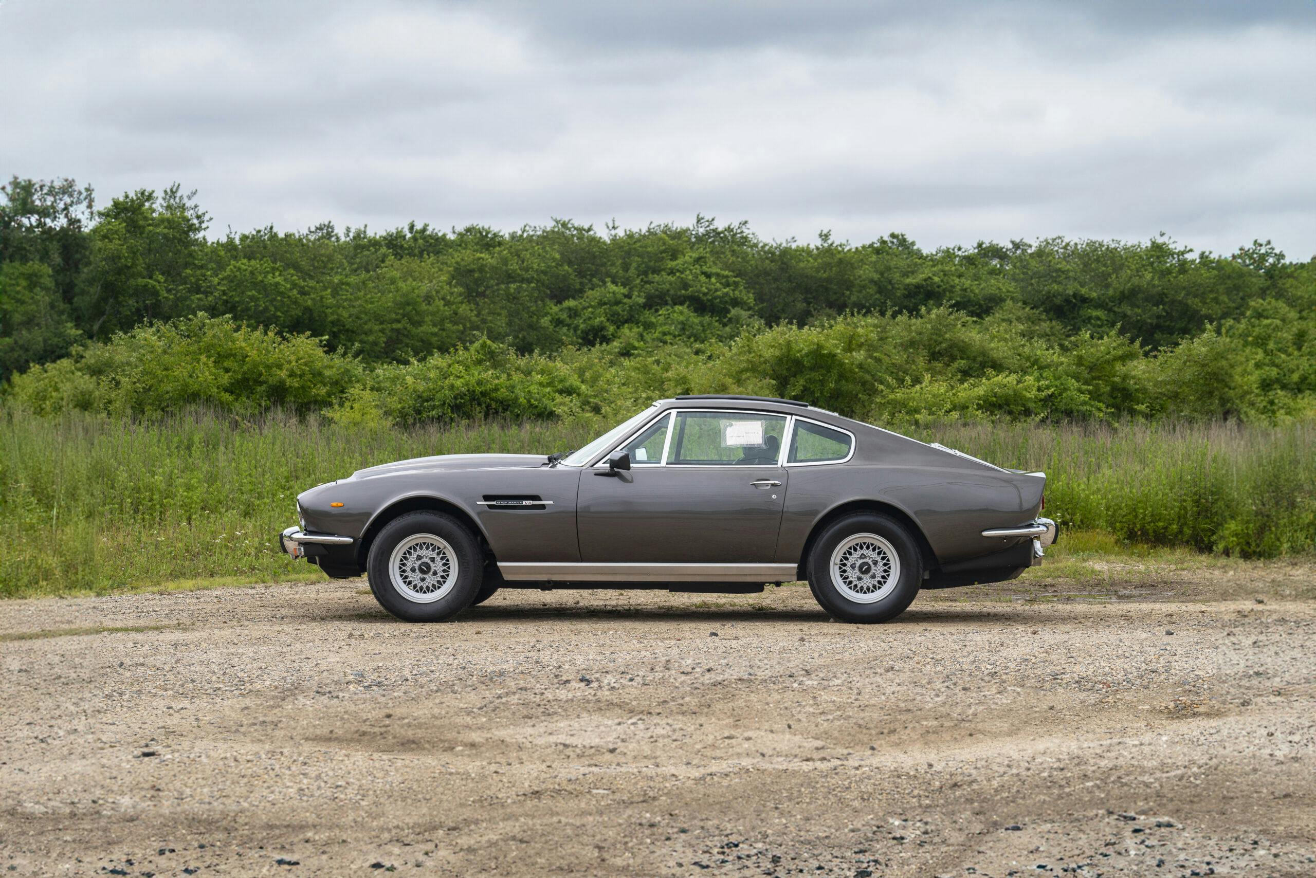 1973-Aston-Martin-V8--The-Living-Daylights-3