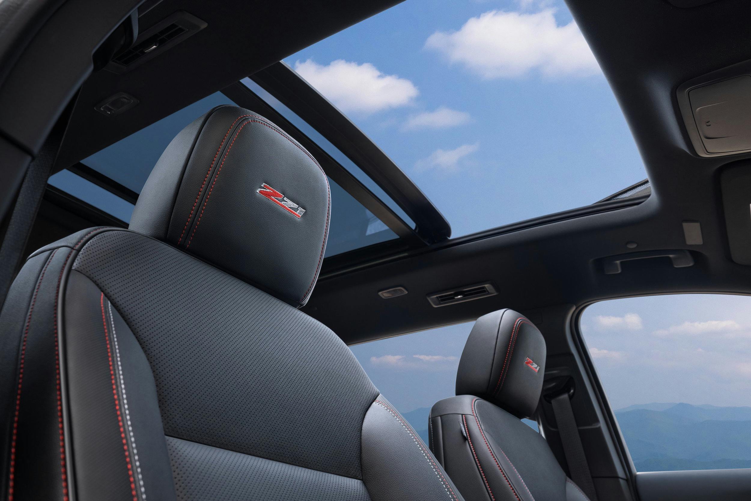2024 Chevrolet Traverse Z71 interior front seat