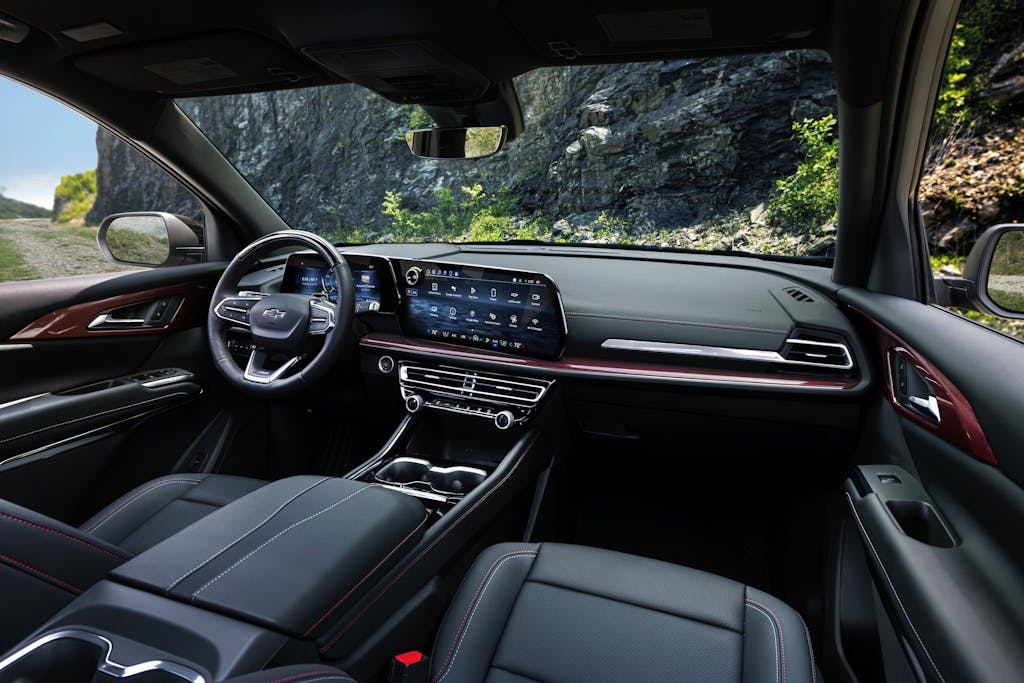 2024 Chevrolet Traverse Z71 interior front angle