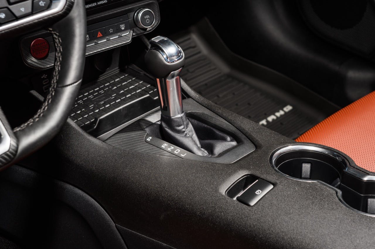 2024 Ford Mustang Ecoboost-shifter