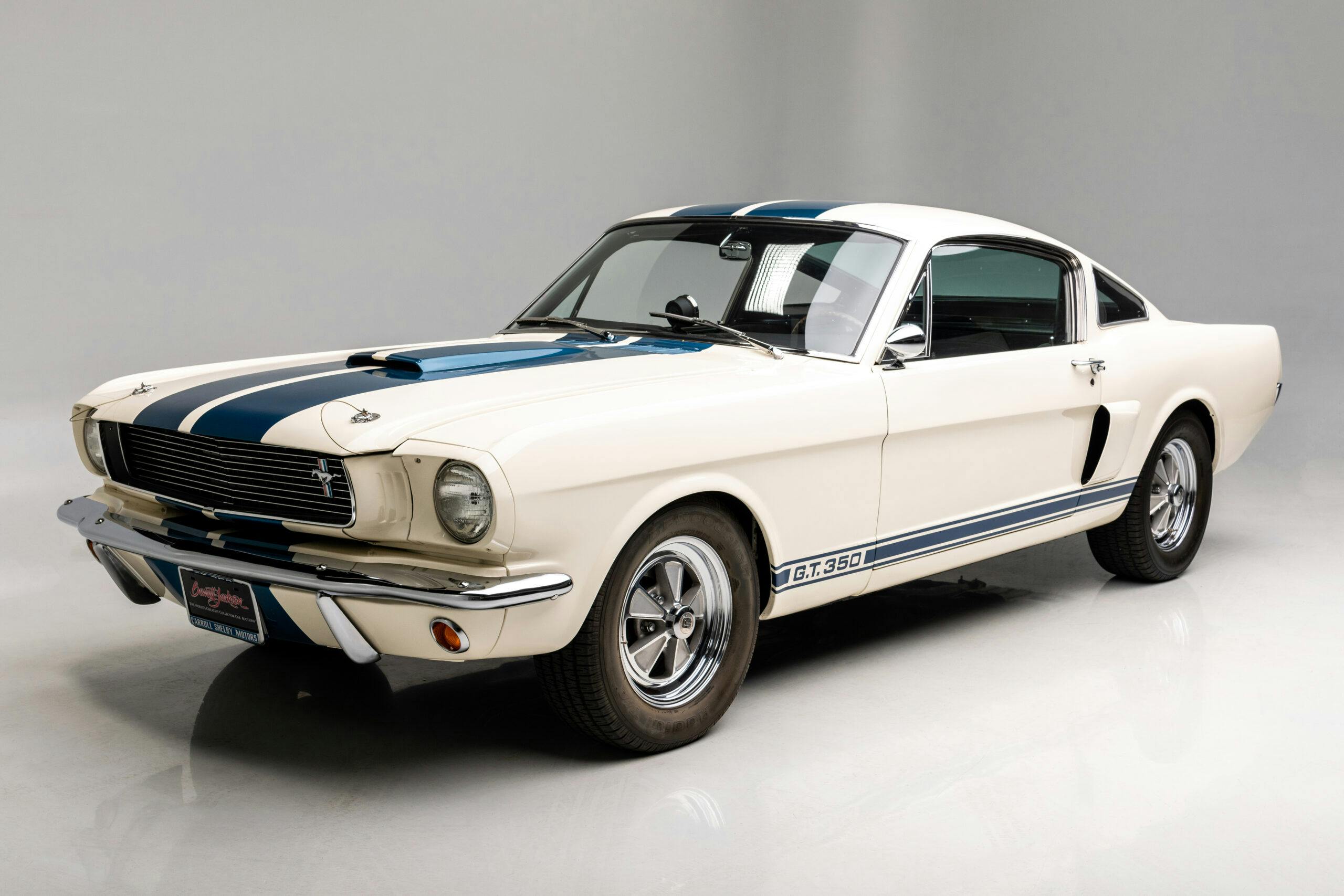 Shelby Mustang GT350 front three quarter