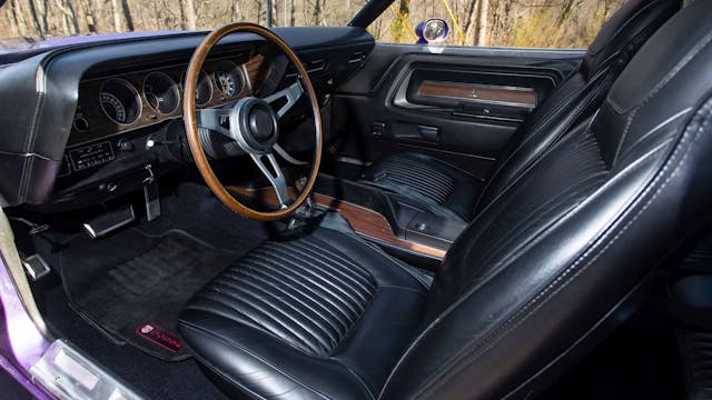 Dodge_challenger-interior