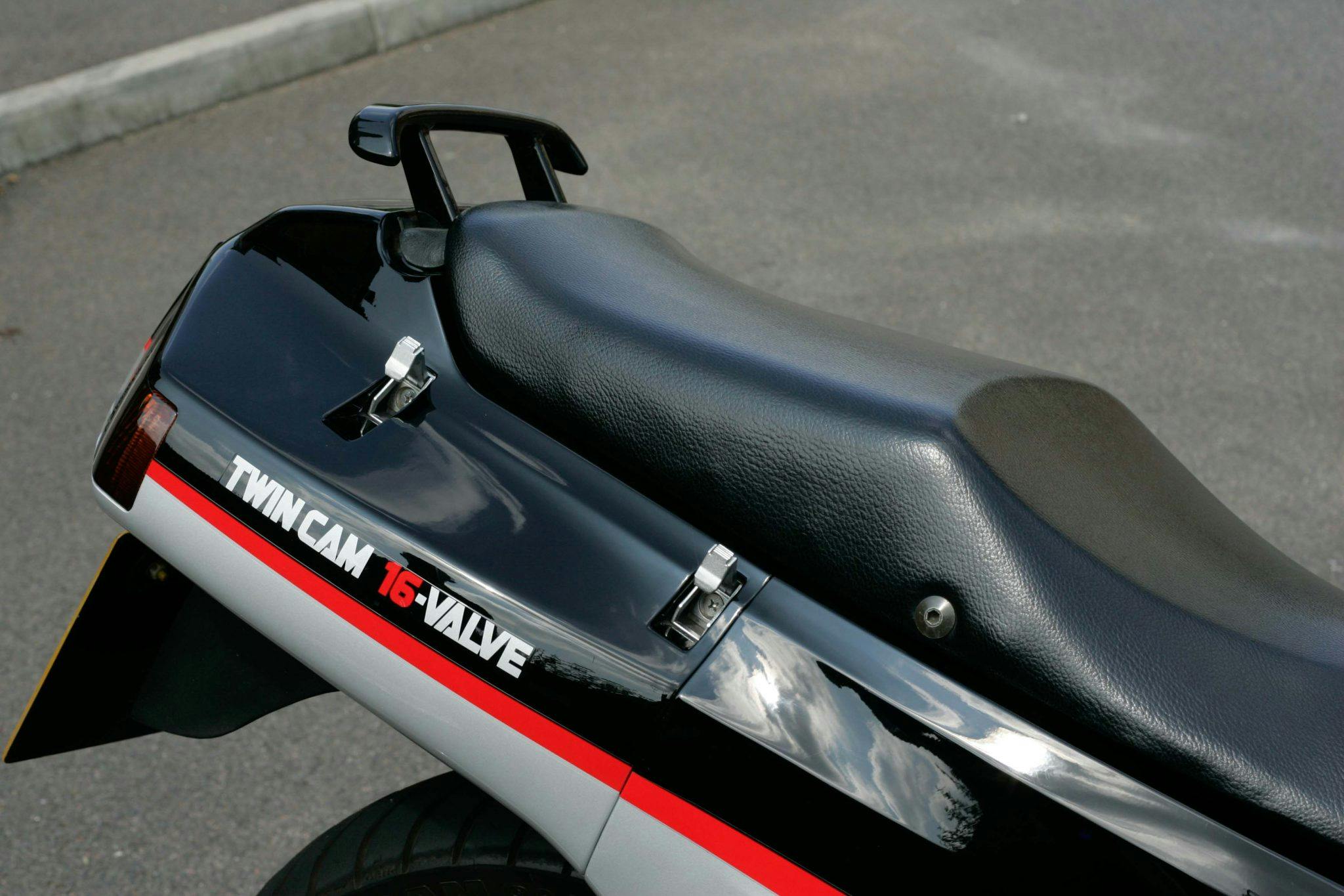 Kawasaki ZX-10 rear seat
