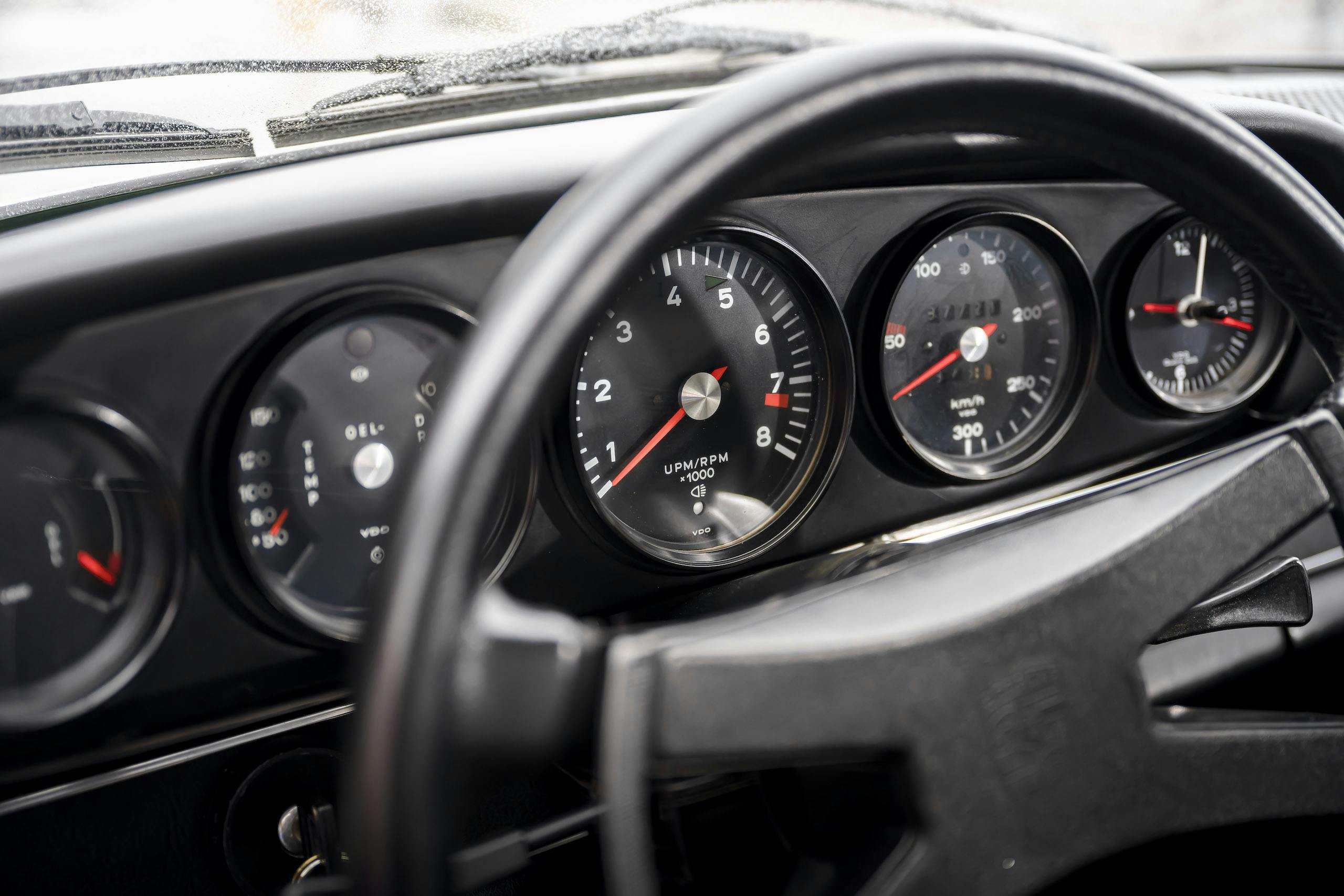 1973 Porsche 911 interior dash gauges